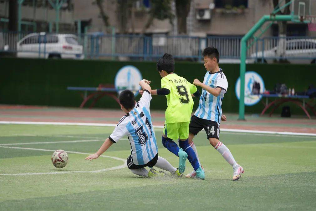 关于球队集体奋勇争先,共同斗志昂扬的信息 关于球队集体奋勇争先,共同斗志昂扬的信息