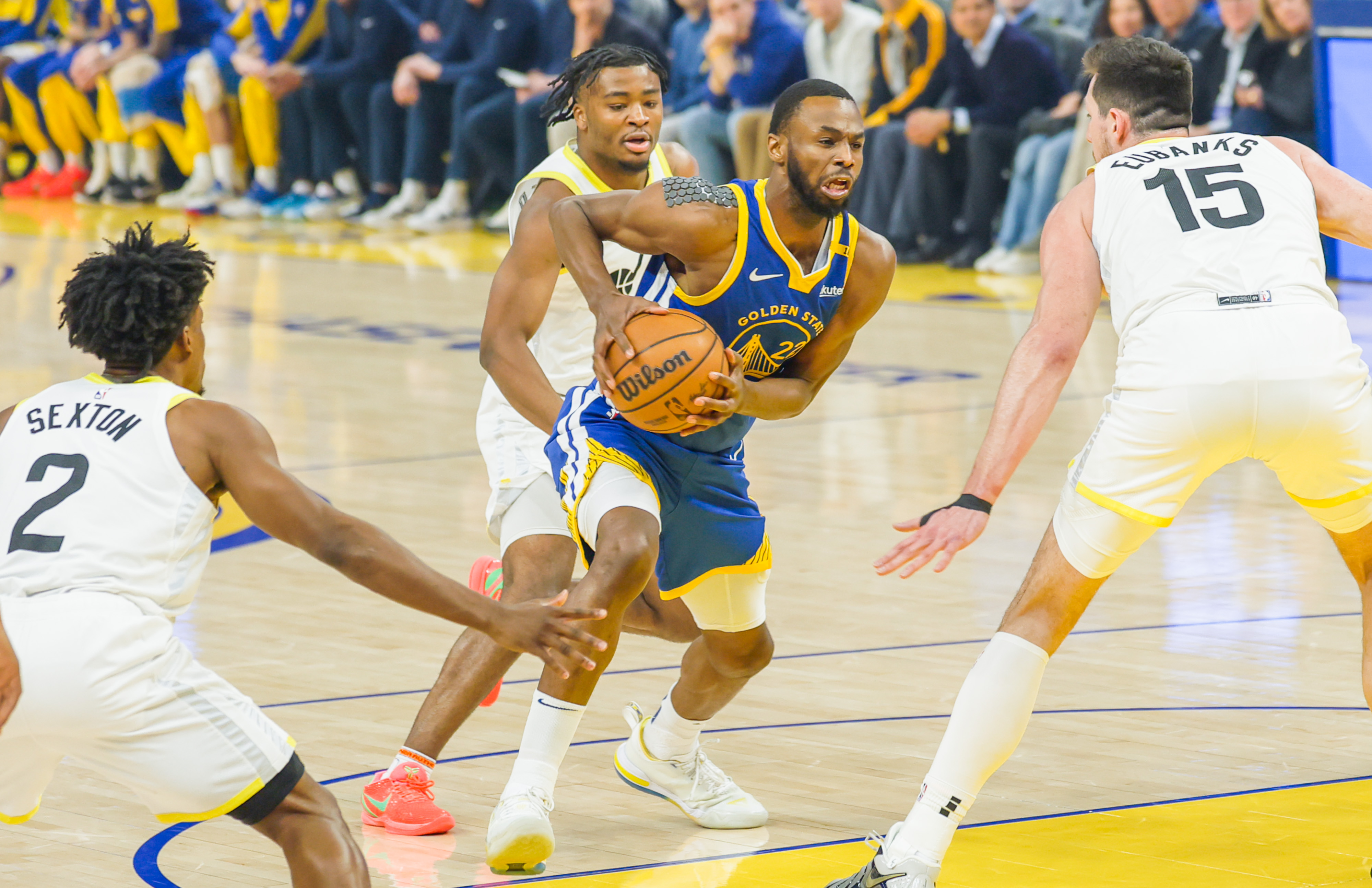 爵士队内讧事件曝光，队内关系紧张