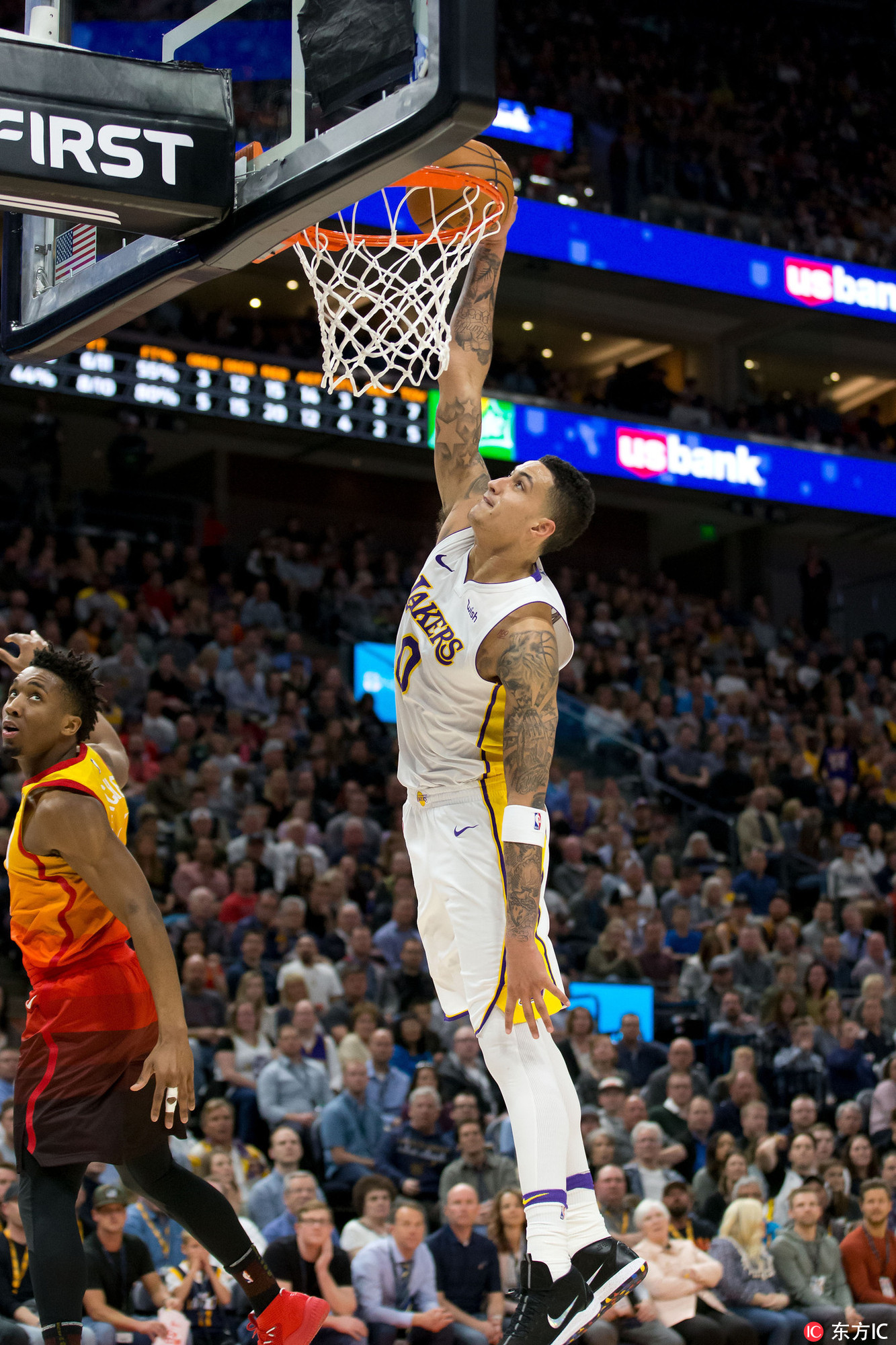 爵士客场取胜，继续保持卓越表现