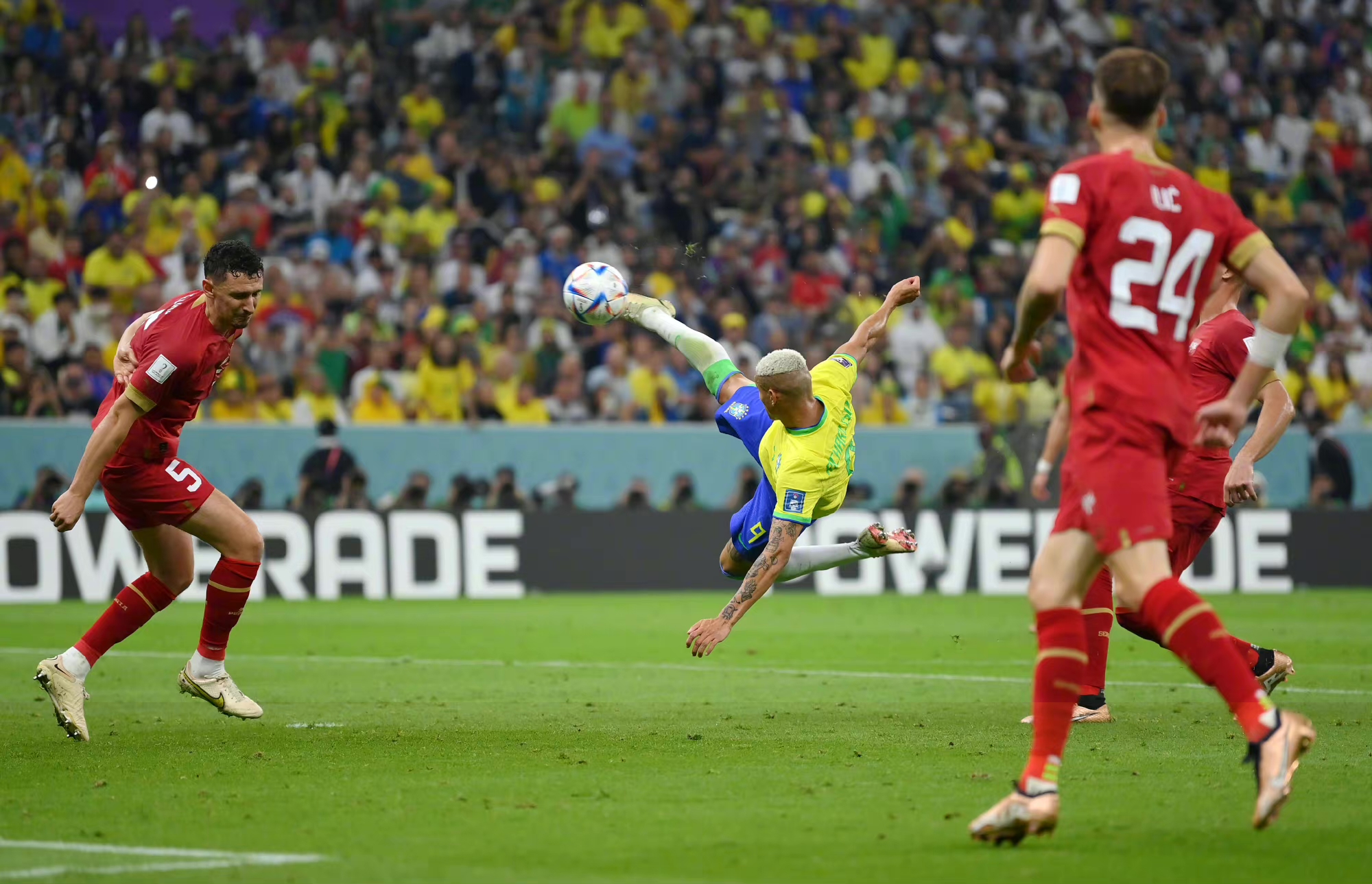 包含波兰横扫马德里竞技,佩德里点燃赛场的词条 包含波兰横扫马德里竞技,佩德里点燃赛场的词条