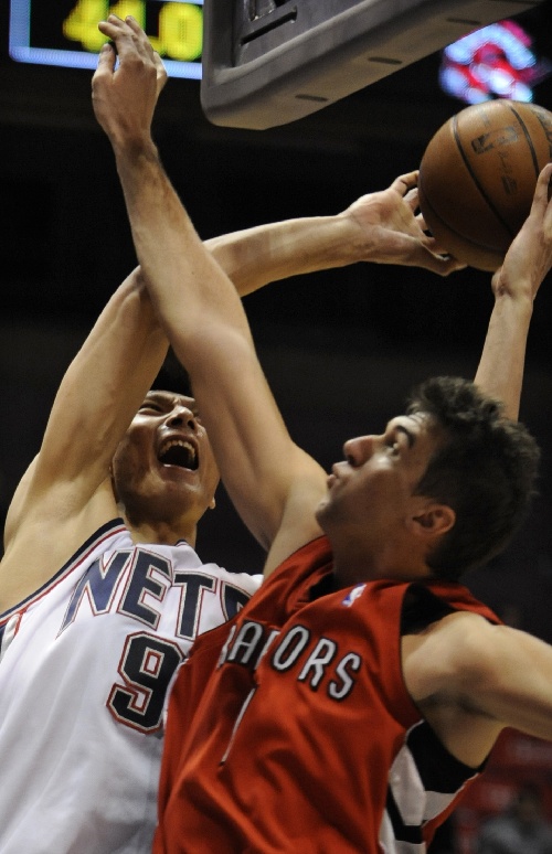 猛龙碾压骑士，易建联扛起全队