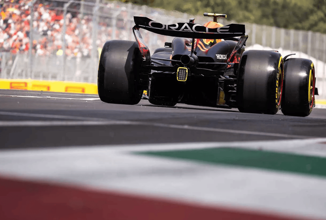 迈凯伦鏖战梅赛德斯,佩雷兹刷新纪录 迈凯伦鏖战梅赛德斯,佩雷兹刷新纪录