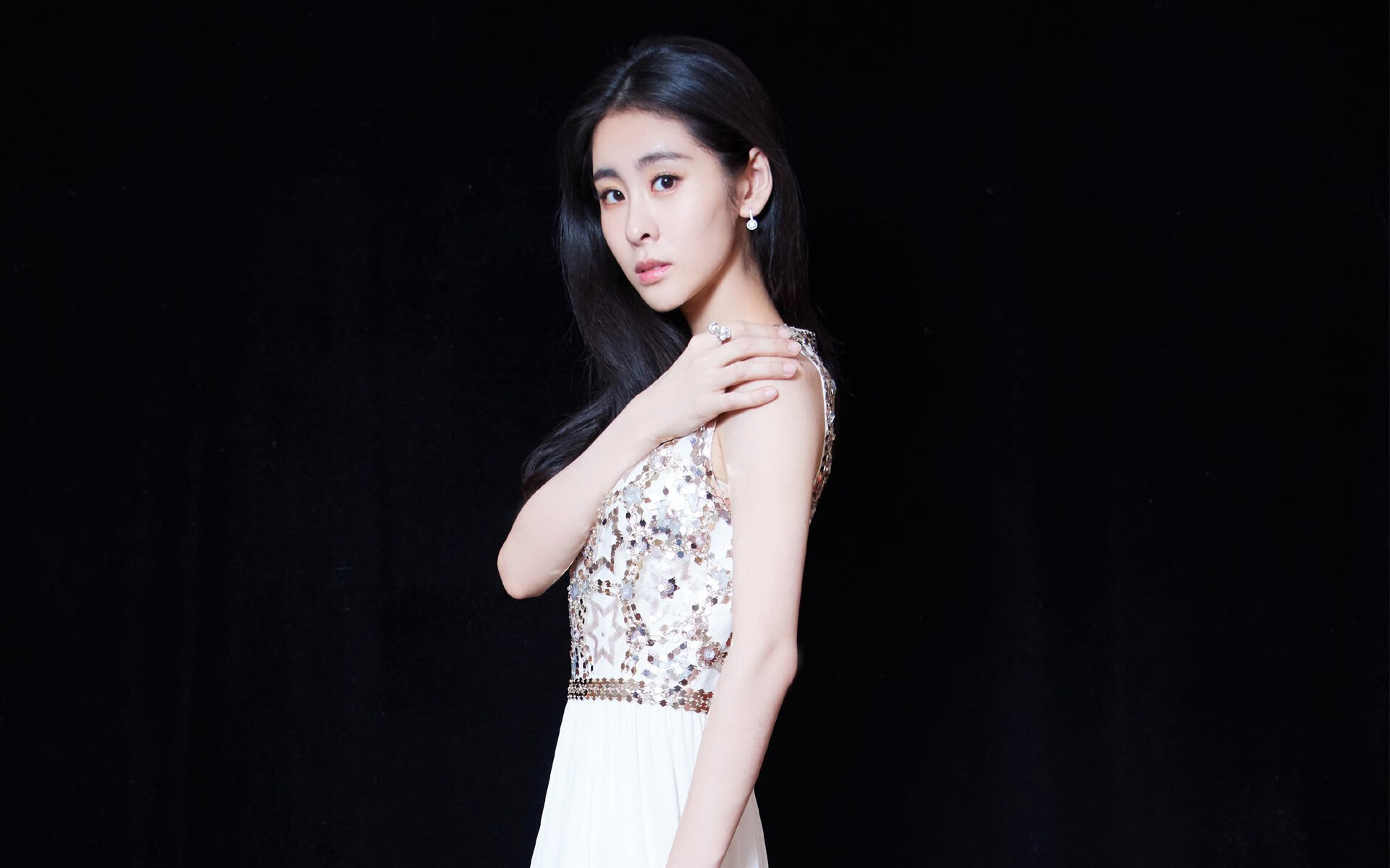 当欧冠哨响与三分弧线交织，一场跨次元火力压制启示录