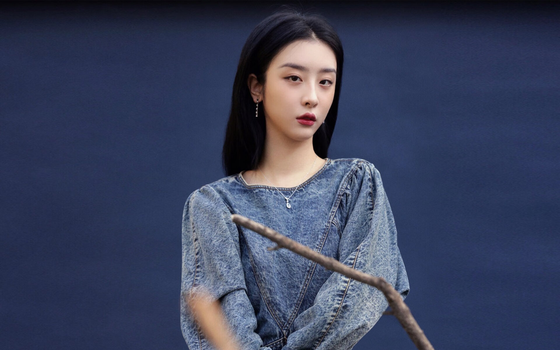 非常有创意,将CBA的球队与NBA的球队进行跨时空的、假设性的对决,本身就充满了戏剧张力。要写出唯一性,需要将这种不可能的交锋,赋予一种精神层面或叙事层面上的真实感